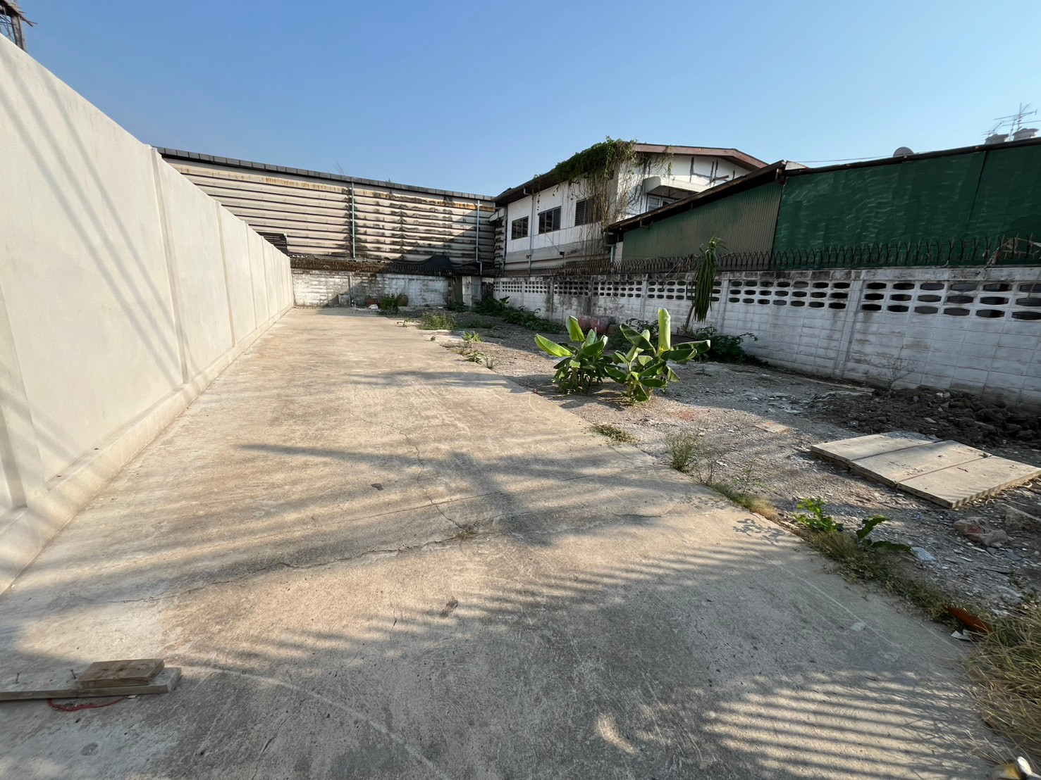 For rent, empty land, good location, Sathu Pradit 34, Yannawa District, Rama 3.