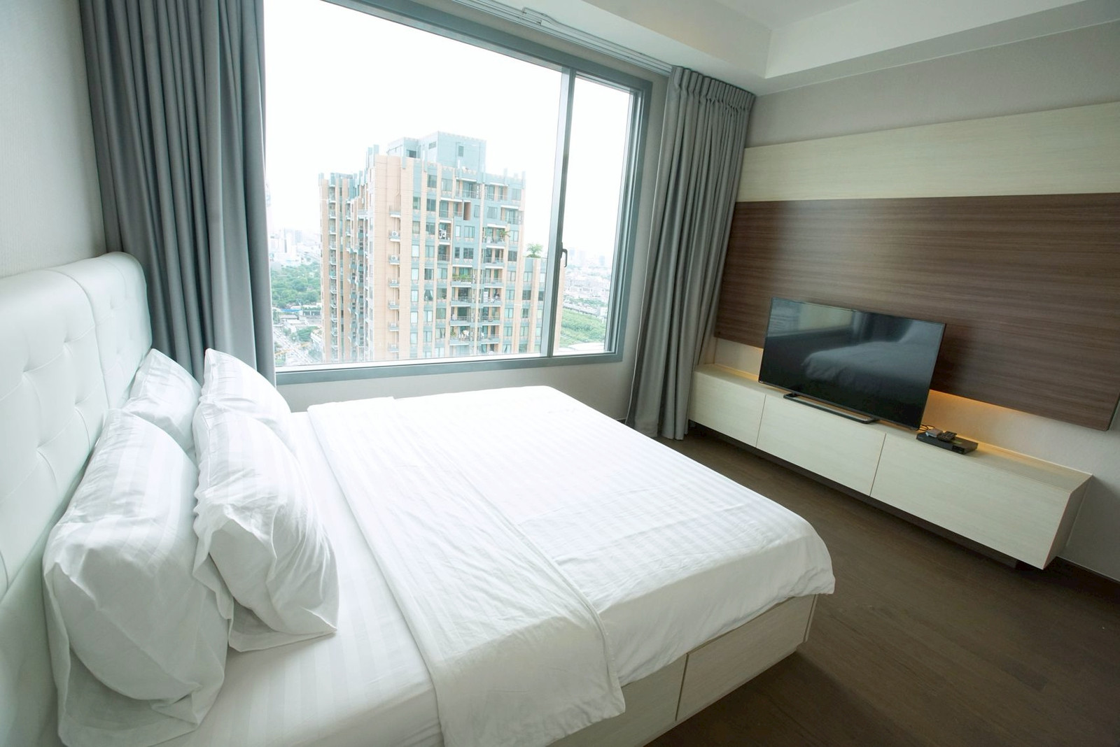 ขายคอนโด Q Asoke ราคา 22,120,000 บาท [JZs260602]