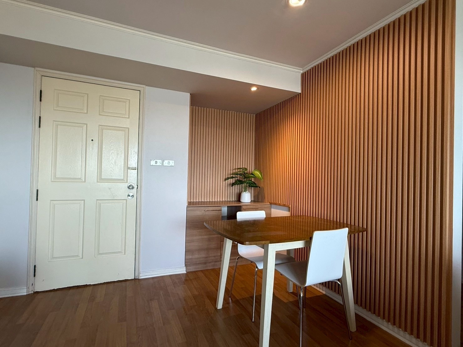 2 bedrooms, 2 bathrooms, corner room, very good view, price only 3.5 million baht! 2 bedrooms, 2 bathrooms, corner room, very good view, price only 3.5 million baht!