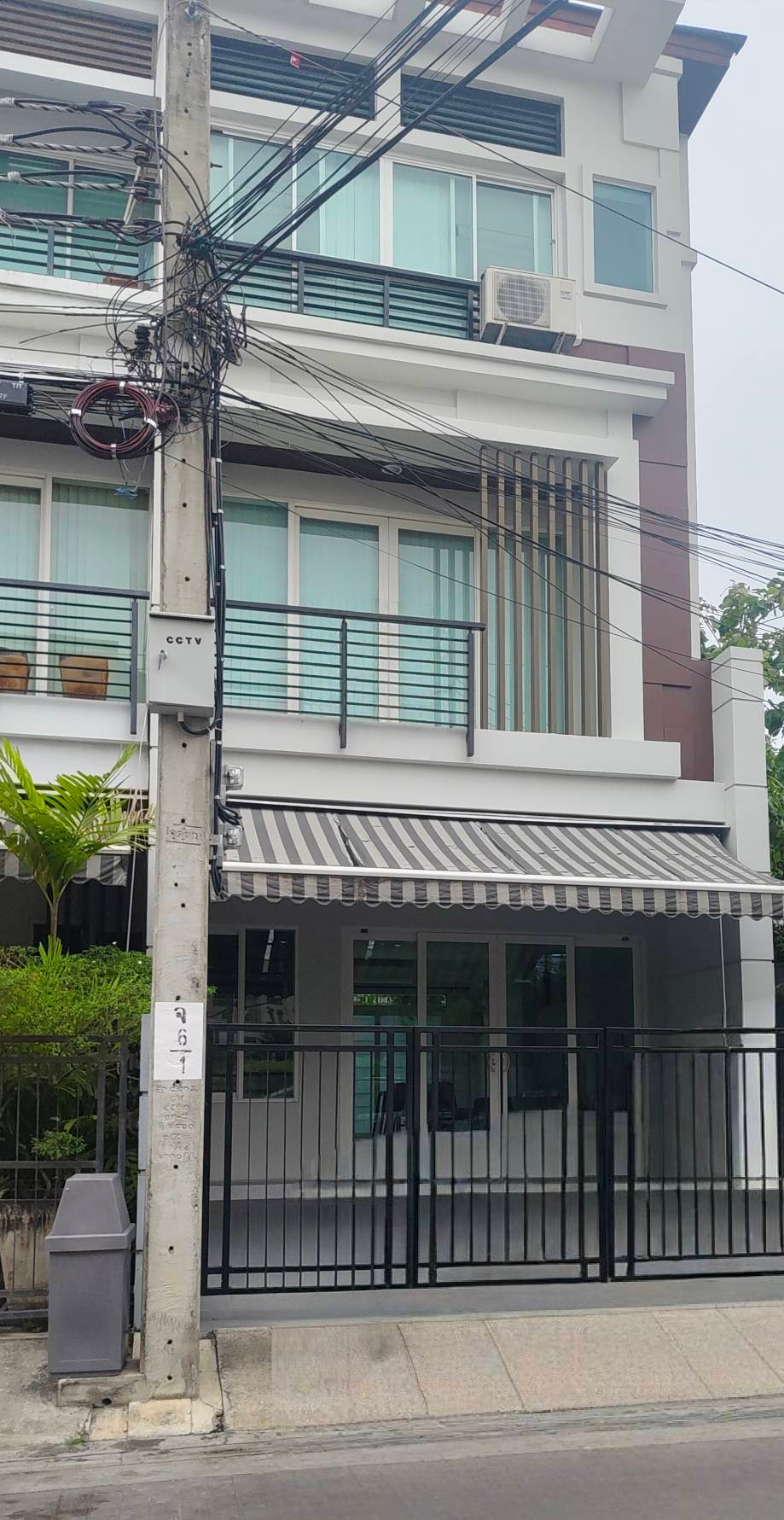 For rent, 3-story townhouse, Baan Klang Muang project. Urbanion Rama 9-Ladprao Urbanion Rama 9