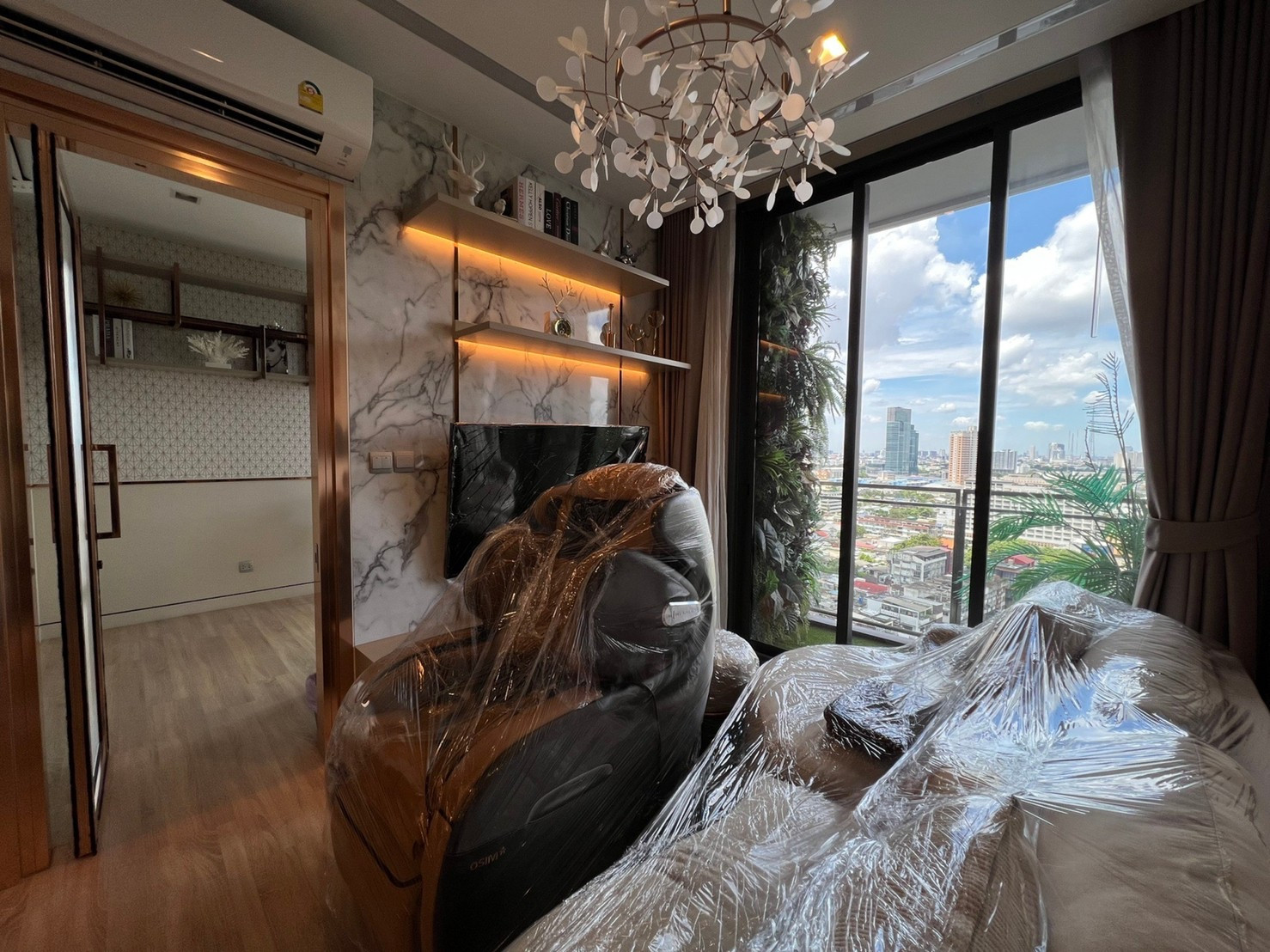 Selling at a loss, 2 bedrooms, hurry to sell, only one room available
