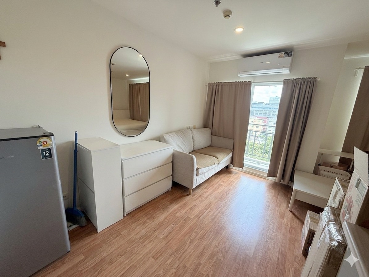 **This room is for rent and sale** Condo for rent and sale Lumpini Park Boromarajonani Sirindhorn in Soi Rung Pracha.
Live in peace, convenient to travel, near Chao Phraya Hospital, Eye, Ear, Nose and Throat, Thammasat University. 
Price 9000 per month, n