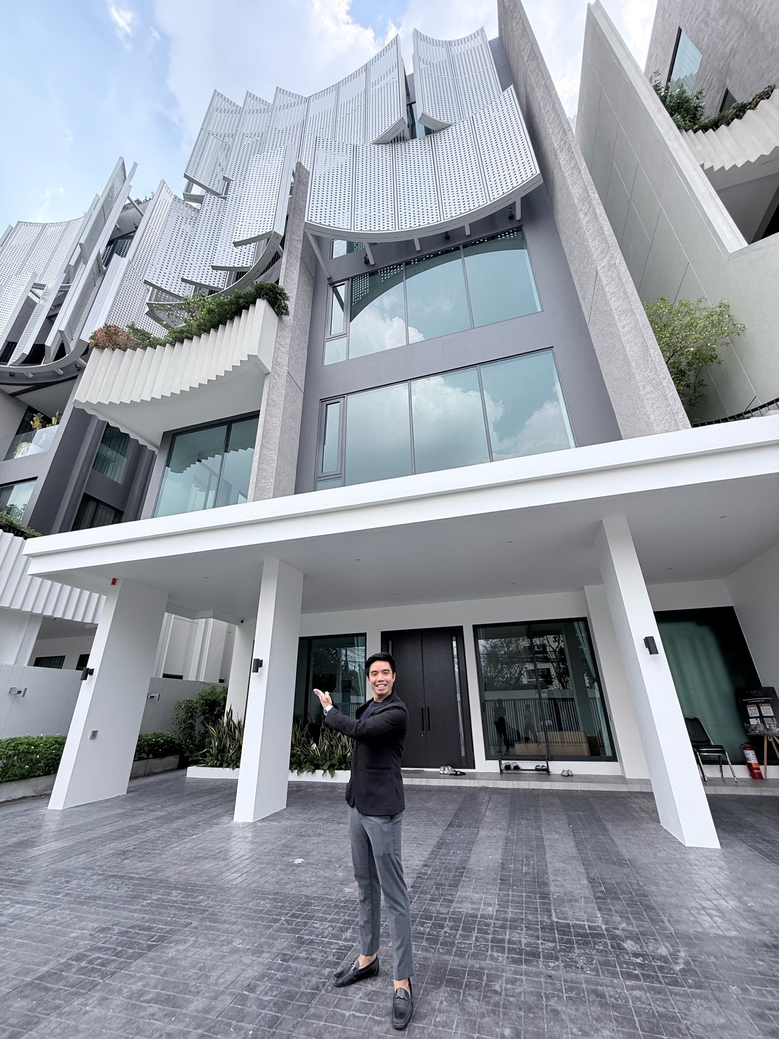 🏢 เหลือหลังเดียวสุดท้าย — PENTON Ari-Sutthisan
VIKTOR | Home Office Penthouse 5 ชั้น | สำหรับกิจการ 🏢 เหลือหลังเดียวสุดท้าย — PENTON Ari-Sutthisan
VIKTOR | Home Office Penthouse 5 ชั้น | สำหรับกิจการ