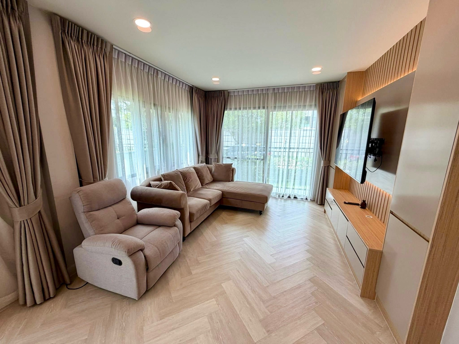 🌟ให้เช่าบ้านเดี่ยว เซนโทร บางนา เฟส 1 บ้านสวย 2 ชั้น 3 ห้องนอน 3 ห้องน้ำ พร้อมเฟอร์นิเจอร์และเครื่องใช้ไฟฟ้าครบ💥ค่าเช่า: 70,000 บาท/เดือน – รูปที่ 3