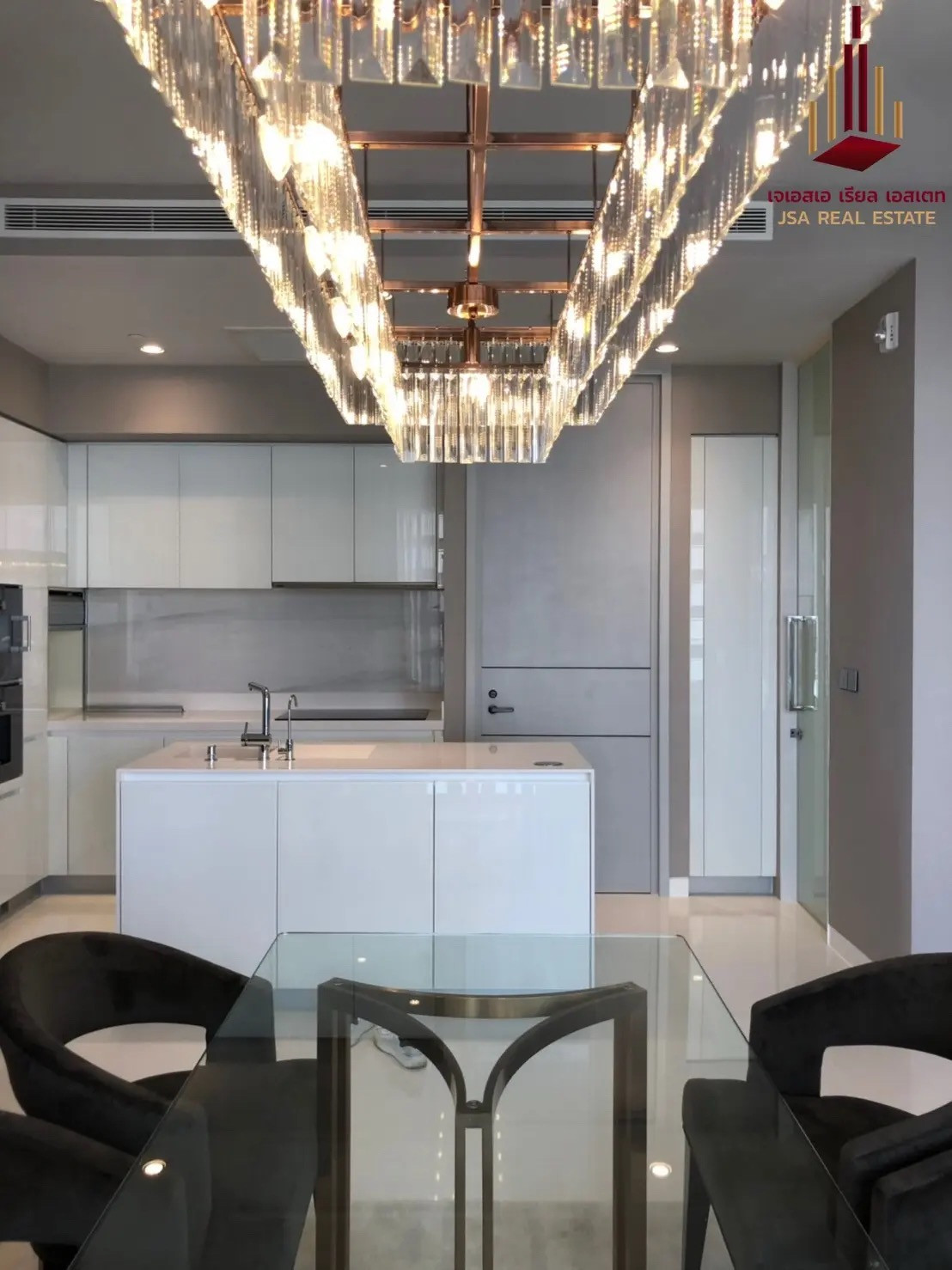 🔥 Luxury Condo for Rent in Phrom Phong 
📍 Vittorio Sukhumvit 39