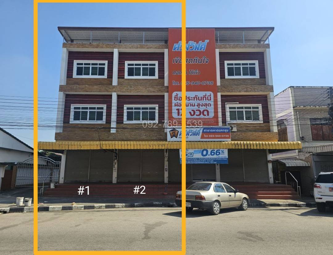 3-story Kamphaeng Phet shophouse for rent in the heart of Nakhon Chum Market. 3-story Kamphaeng Phet shophouse for rent in the heart of Nakhon Chum Market.