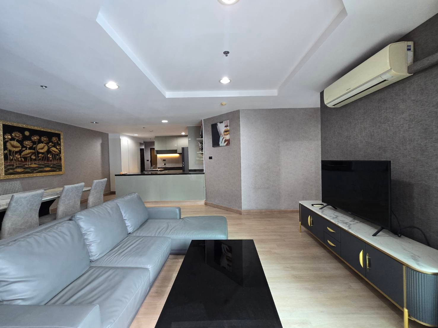For Rent Belle Grand Rama 9, 2 bedrooms, luxurious built-in furniture. For Rent Belle Grand Rama 9, 2 bedrooms, luxurious built-in furniture.