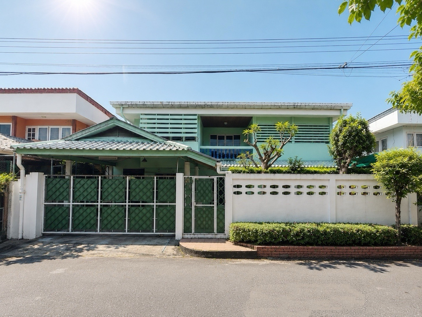 Urgent sale, detached house, Ramintra 65, near Ramintra Railway Station, km. 6, distance 900 m., only 6.5 million. Urgent sale, detached house, Ramintra 65, near Ramintra Railway Station, km. 6, distance 900 m., only 6.5 million.