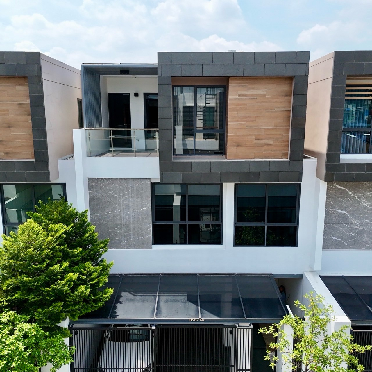 🔥 ขาย Prime Nine Ekkamai
ทาวน์โฮมหรู 3 ชั้น ใกล้ทองหล่อ–เอกมัย
แต่งครบ พร้อมอยู่ สไตล์ Modern Luxury ✨ 🔥 ขาย Prime Nine Ekkamai
ทาวน์โฮมหรู 3 ชั้น ใกล้ทองหล่อ–เอกมัย
แต่งครบ พร้อมอยู่ สไตล์ Modern Luxury ✨