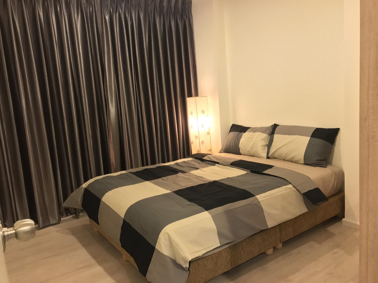 For rent, beautiful room, Aspire Sathorn Thapra (aspire sathorn thapra), next to BTS Talat Phlu, with furniture + washing machine, only 11,000 baht.