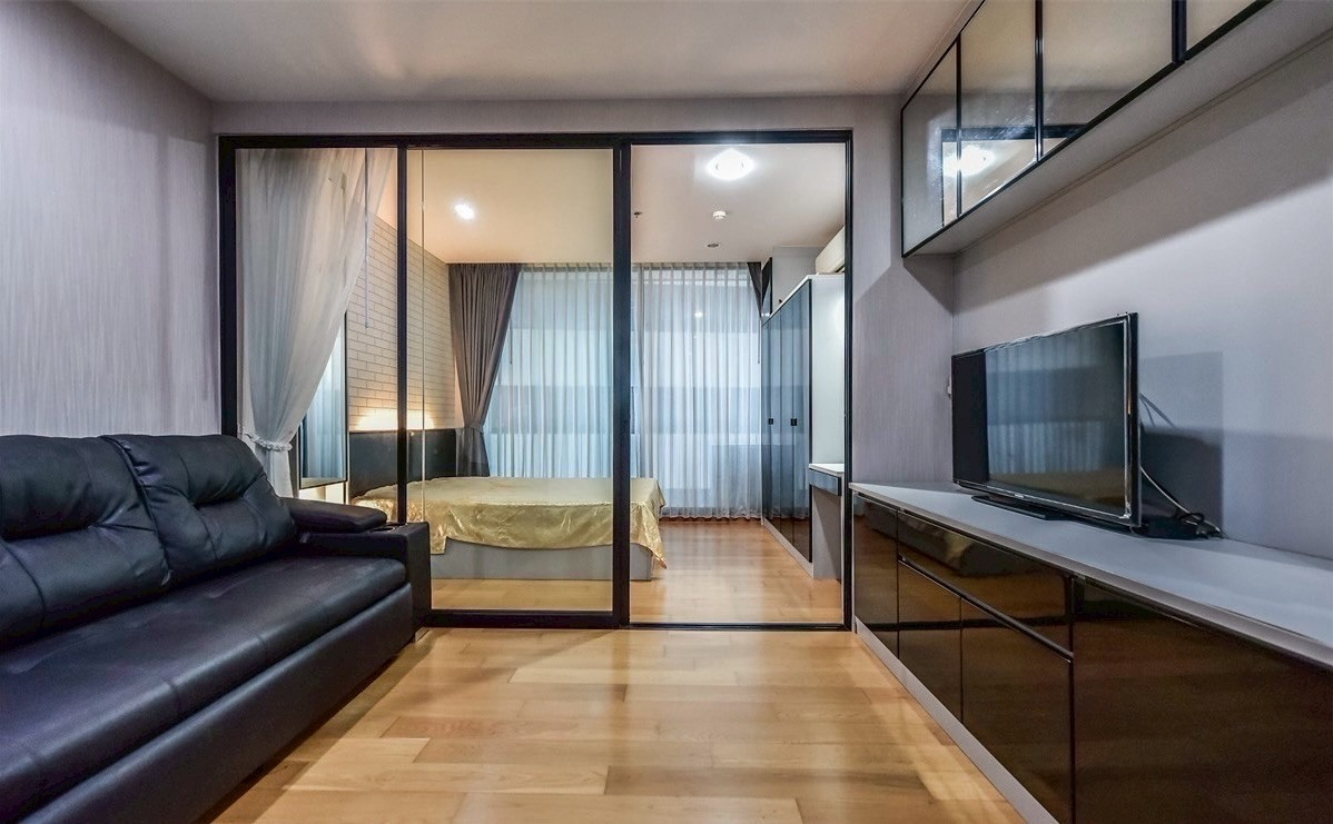Noble revo silom /1bed 20k / All app 0632717888 Noble revo silom /1bed 20k / All app 0632717888