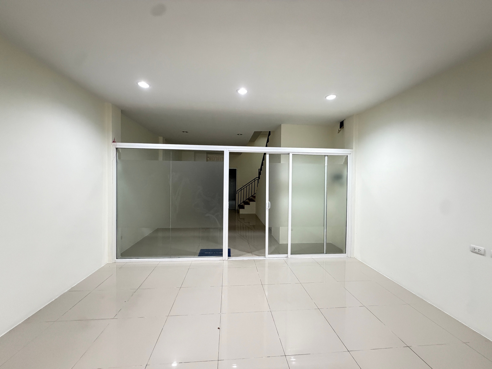 🏢 ขายด่วน — โฮมออฟฟิศ 4 ชั้น ปากเกร็ด ธาราดี บิซ ทาวน์ | 23 ตร.ว. | ราคา 6.99 ล้านบาท – รูปที่ 4