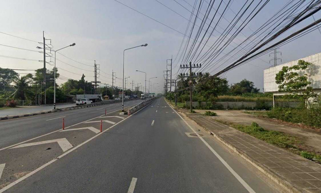 Land for sale on Thep Krasattri Road, 9 rai 1 ngan 78 square wah. Suitable for large-scale projects.