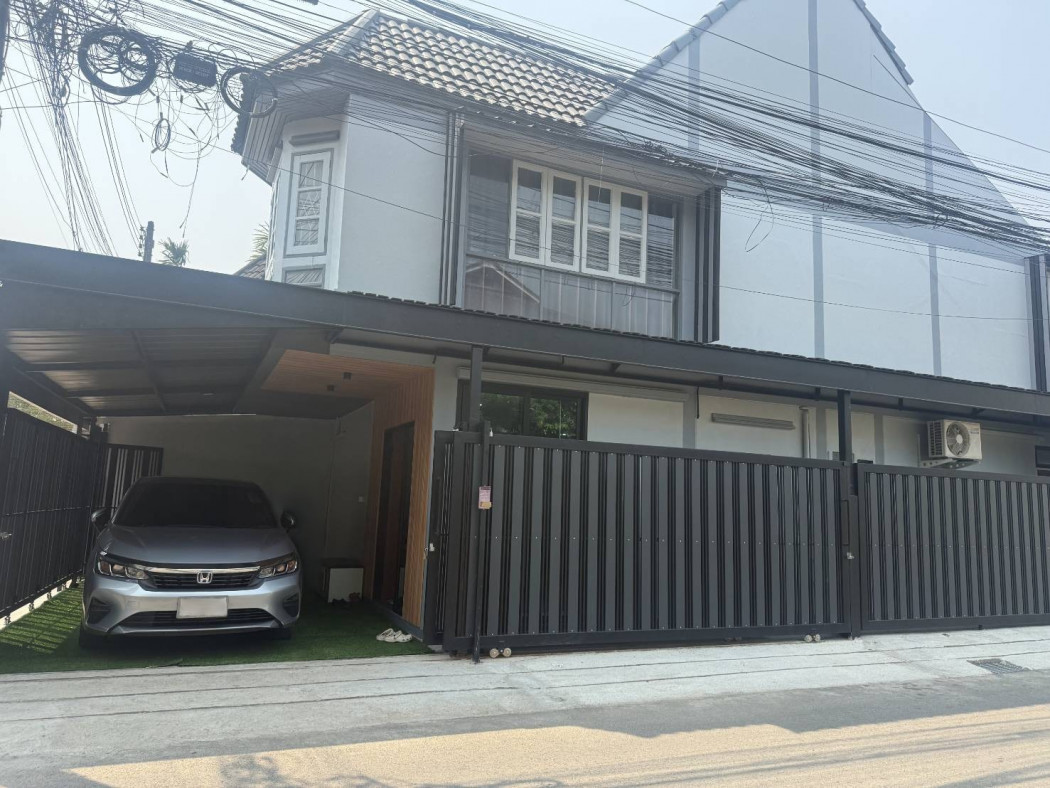 2-Storey Townhouse for Sale in Chang Khlan, 22 sq.w., Pa Phrao Road, Near Chiang Mai Airport