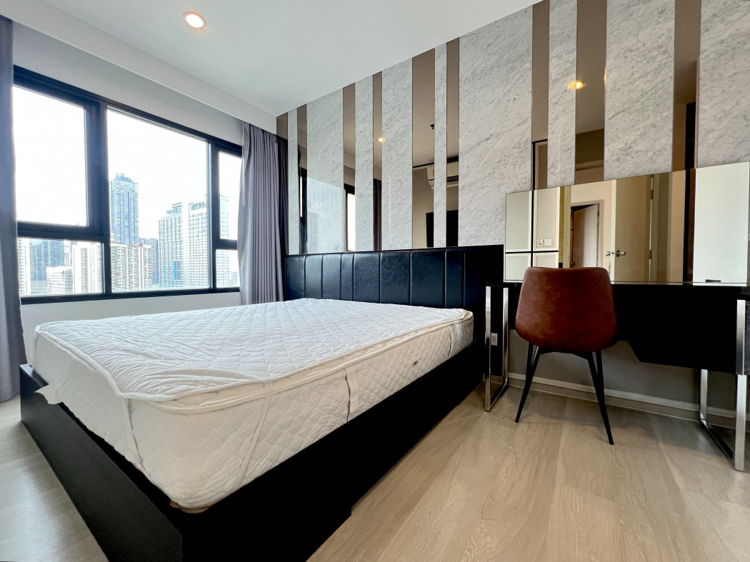 Condo for sale: Life Asoke, 55 sq m, 2 bedrooms, 16th floor, beautiful view, no buildings obstructing the view.
