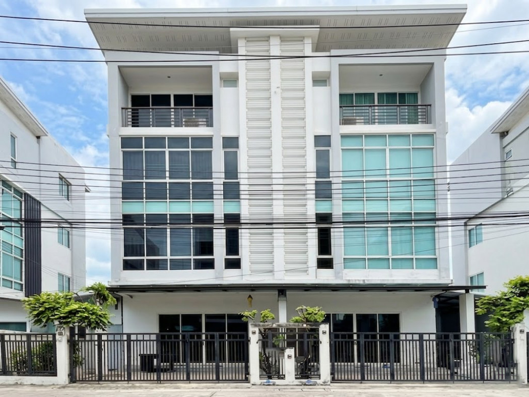 Office for sale, Biz Galleria Nuanchan-Kaset Nawamin, 494 sq m, 89 sq wa. Beautifully decorated, excellent condition. Office for sale, Biz Galleria Nuanchan-Kaset Nawamin, 494 sq m, 89 sq wa. Beautifully decorated, excellent condition.
