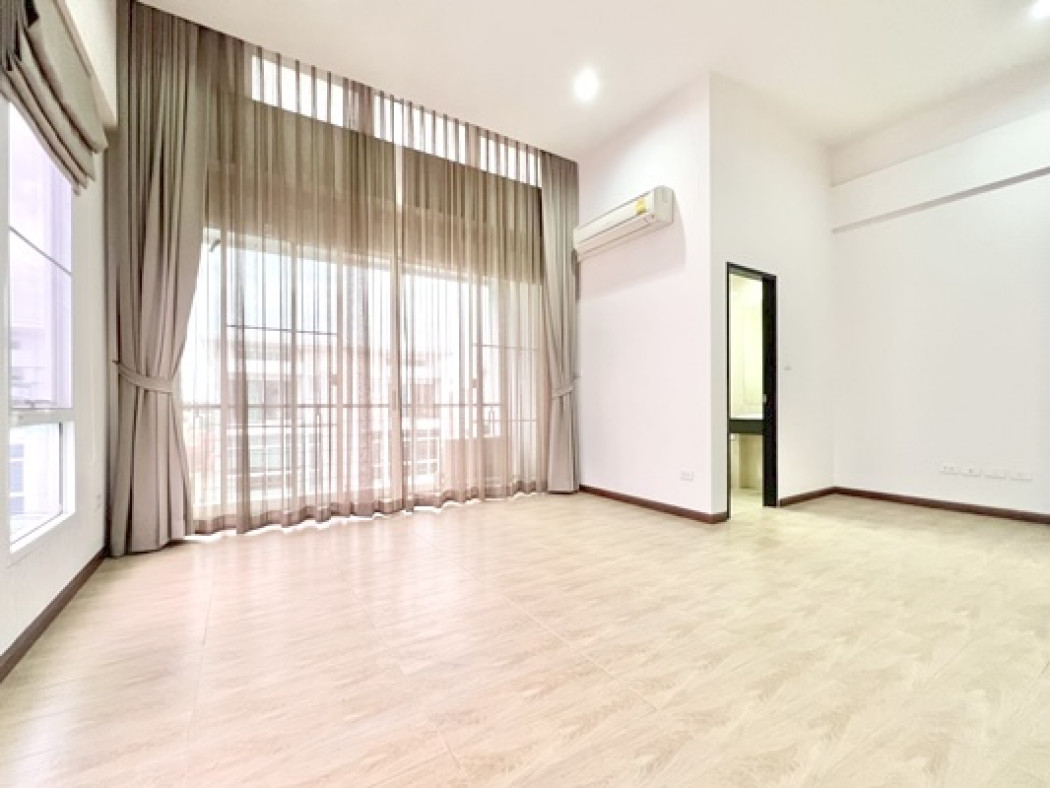 ขาย ออฟฟิศ บิซ แกลเลอเรีย นวลจันทร์-เกษตรนวมินทร์ 494 ตรม 89 ตรว แต่งสวย สภาพเยี่ยม – รูปที่ 4