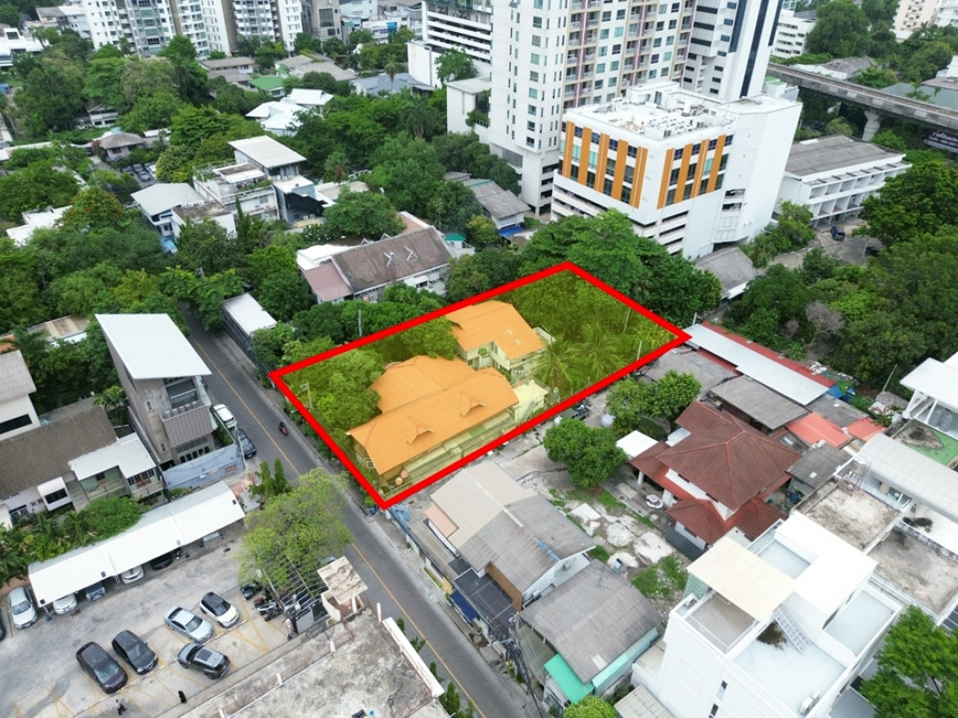 Land for sale in Soi Phaholyothin 9, 446 sqw, 6-meter wide rd Land for sale in Soi Phaholyothin 9, 446 sqw, 6-meter wide rd