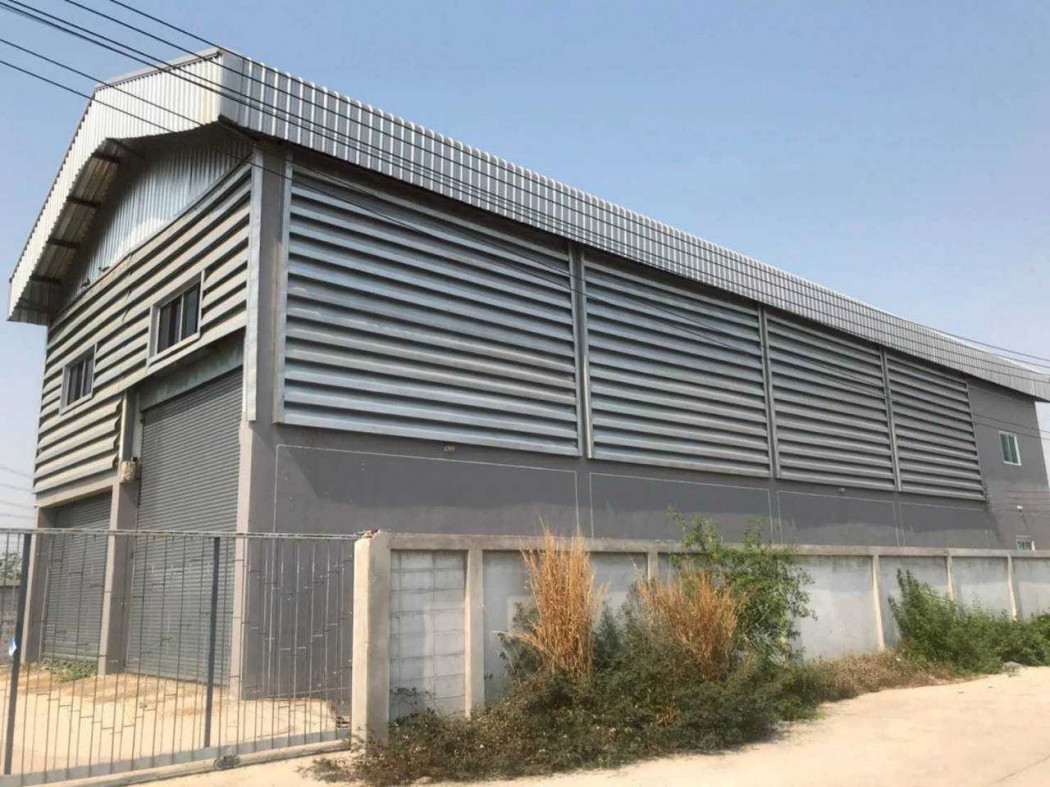 For sale: Warehouse + Land + Office = 1 rai (400 sq.wa), 360 sq.m. Located in an area eligible for a factory license (Form 4).
