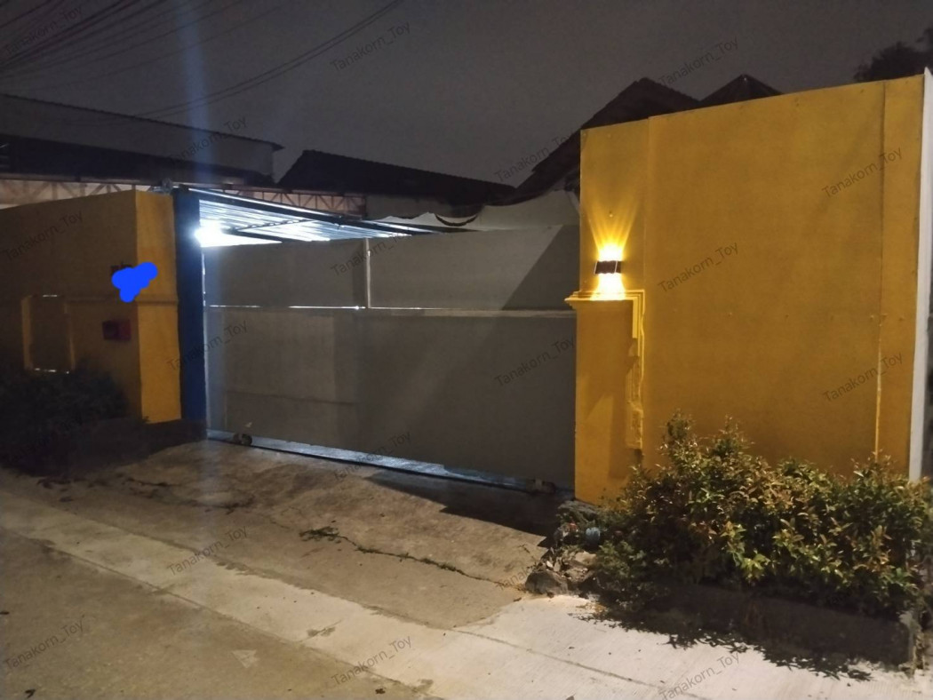 Single house for sale, cheapest in this area, 73.9 sq.wah, corner house with frontage on two streets. Single house for sale, cheapest in this area, 73.9 sq.wah, corner house with frontage on two streets.