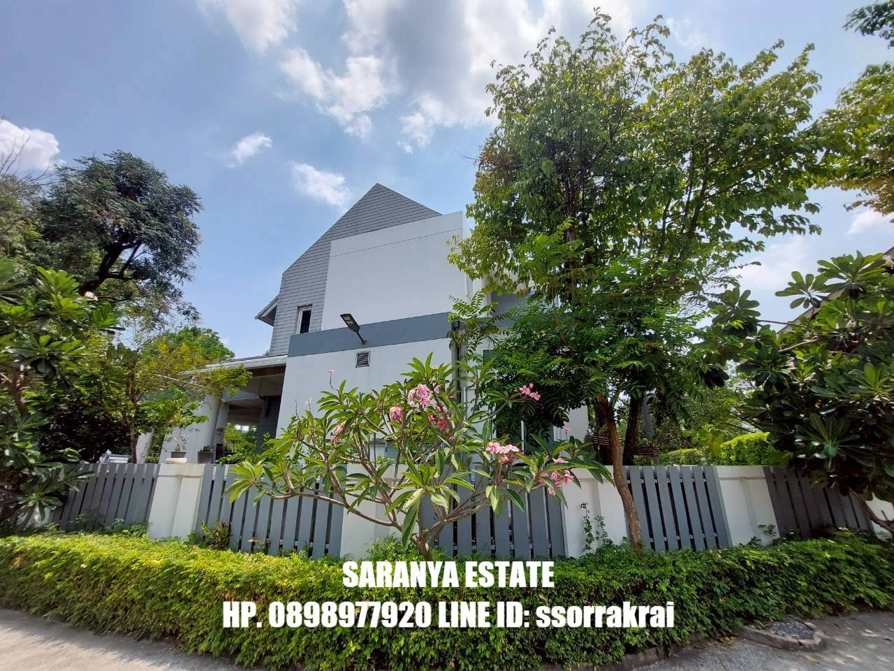 ขายบ้านสวยบรรยากาศร่มรื่น ตรงข้ามสนามกอล์ฟ์ปัญญาอินทรา 3 ห้องนอน 2 ห้องน้ำ ห้องแม่บ้านและห้องน้ำแยก ขาย เพียง 38,000,000 บาท ขายบ้านสวยบรรยากาศร่มรื่น ตรงข้ามสนามกอล์ฟ์ปัญญาอินทรา 3 ห้องนอน 2 ห้องน้ำ ห้องแม่บ้านและห้องน้ำแยก ขาย เพียง 38,000,000 บาท