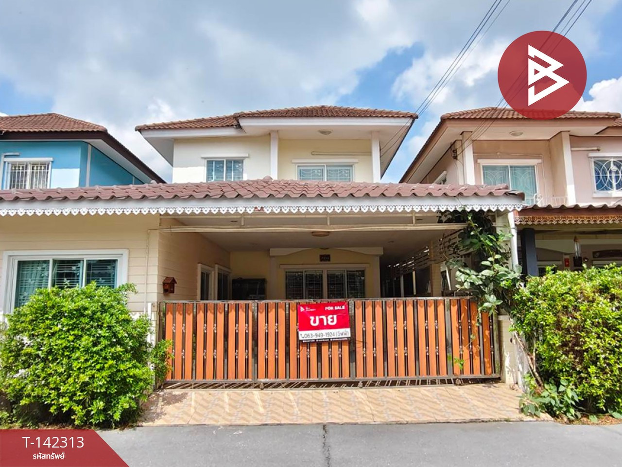Semi-detached house for sale, Warapirom Village 2, Nakhon Chai Si, Nakhon Pathom. Semi-detached house for sale, Warapirom Village 2, Nakhon Chai Si, Nakhon Pathom.