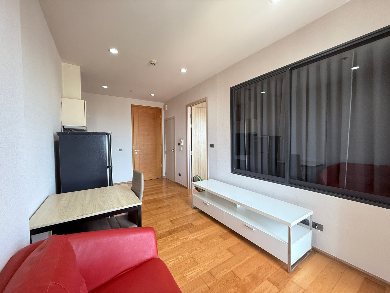 Budget 12,500.- get a spacious room of 34 sq m. near Sathorn! Just carry your bags and move in! 🏙️ Budget 12,500.- get a spacious room of 34 sq m. near Sathorn! Just carry your bags and move in! 🏙️