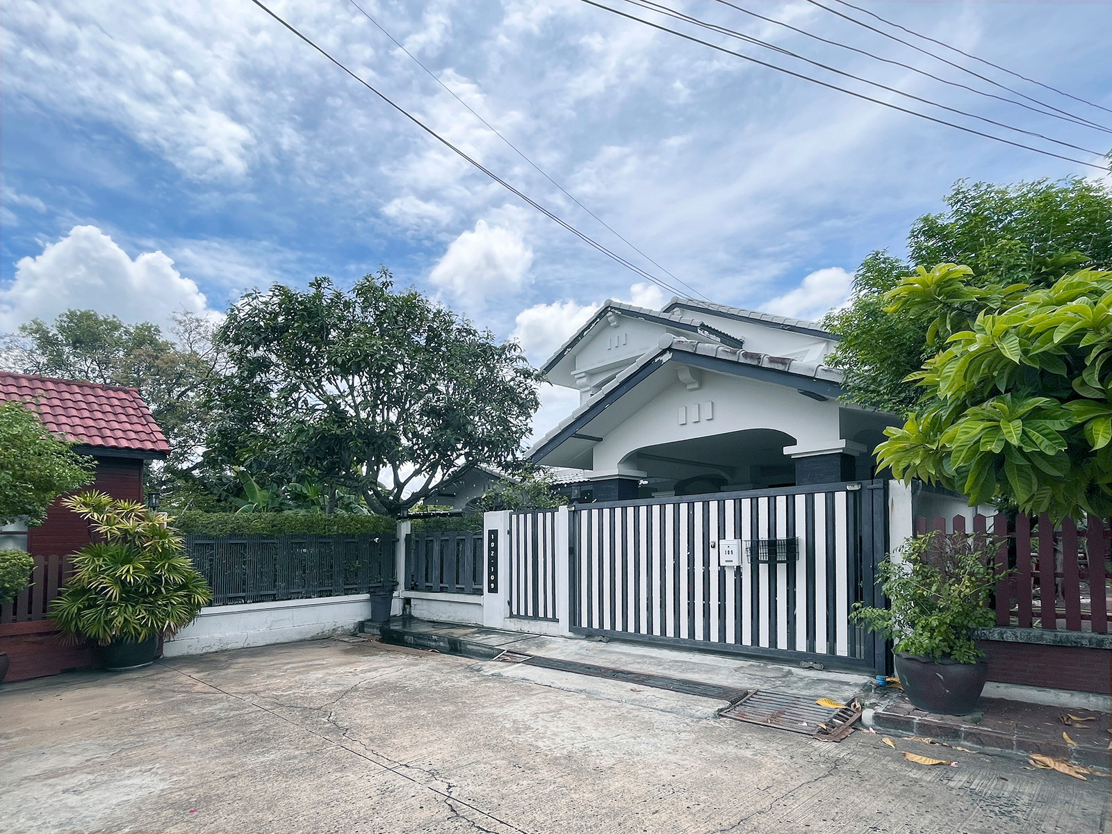 บ้านเดี่ยวชลลดา บางบัวทอง 79 ตร.ว. ตกแต่งสวยพรีเมียม ไม่ซ้ำใคร Solar Rooftop 3 KW ฟังก์ชันครบ พร้อมเข้าอยู่