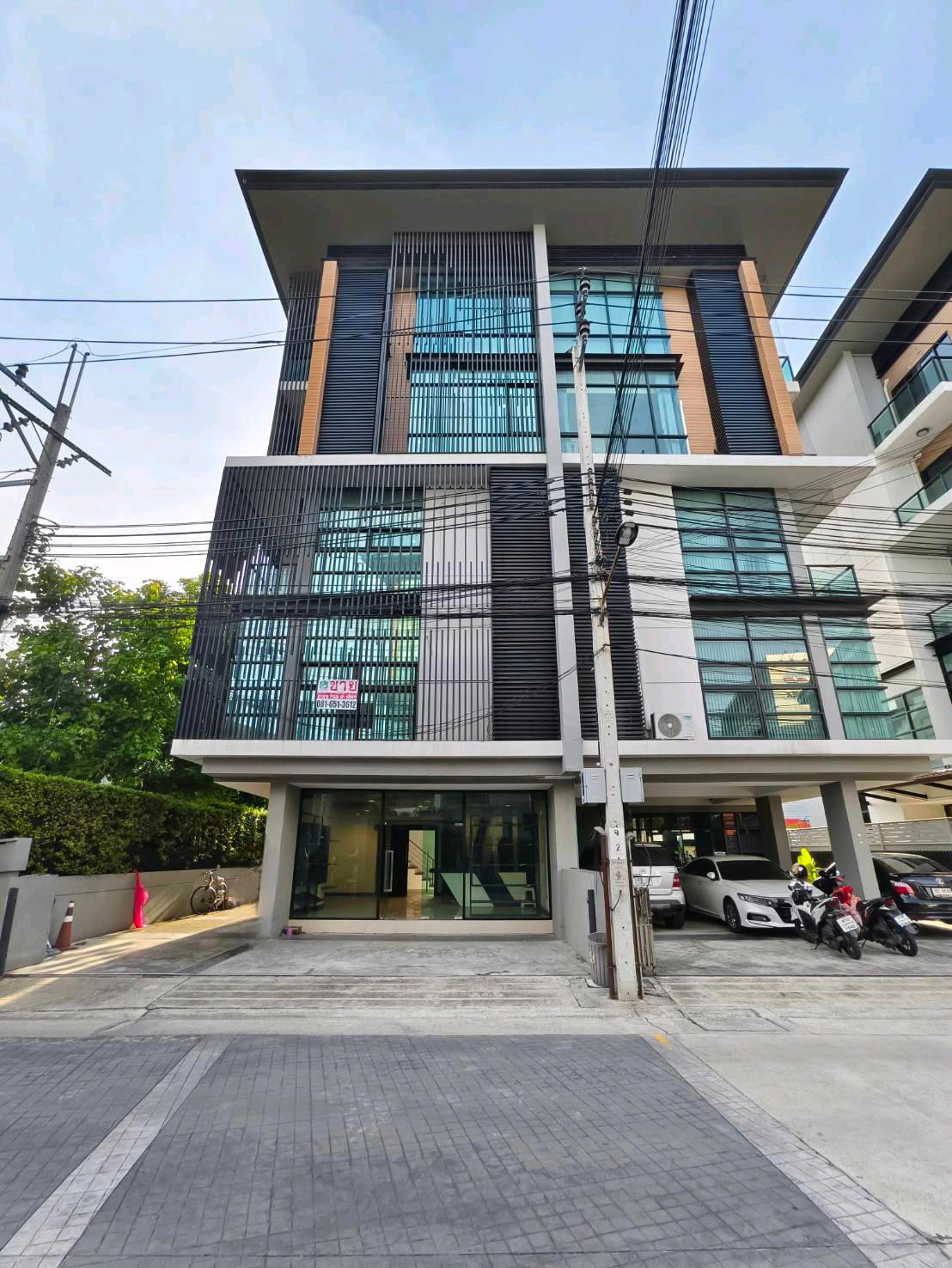 🔥Cheapest in the project🔥Premium Place Ekkamai-Ramindra 2 (Sukonthasawat), ready to move in, has elevator, corner plot.