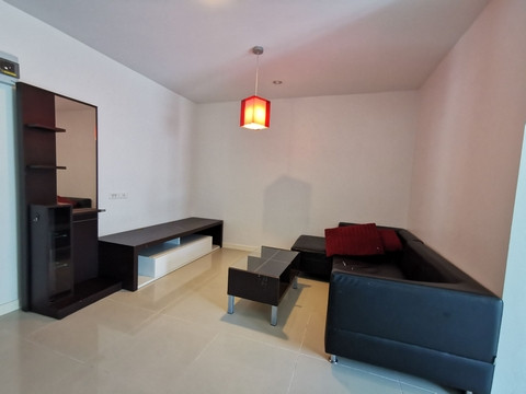Metro Park Condo for sale, size 42 square meters, 1 bedroom, pool view, fully furnished, new air conditioner.