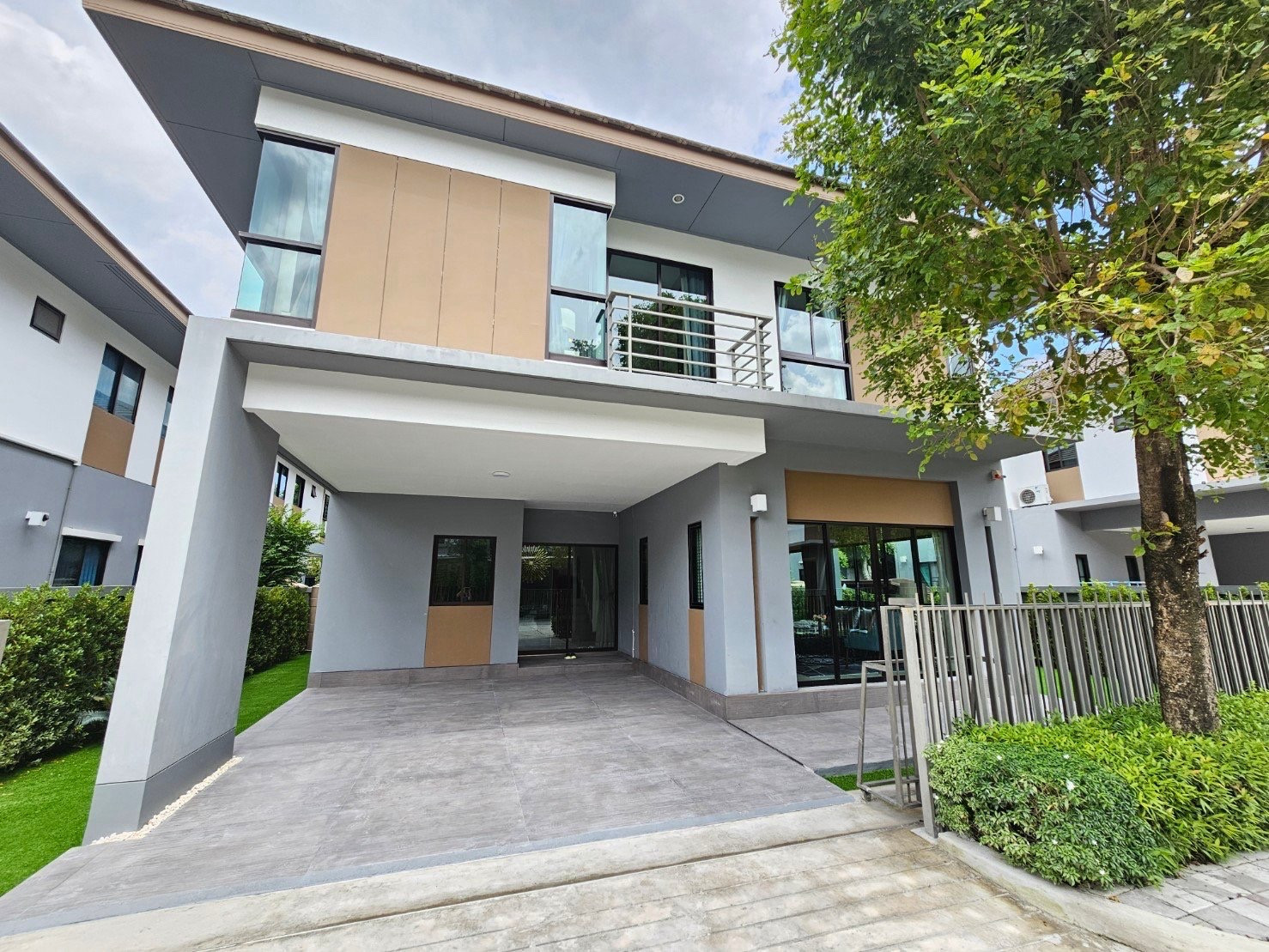 🏡 Newly Renovated Fully Furnished Detached House📍 Baan Lumpini Suan Luang Rama 9 🏡 Newly Renovated Fully Furnished Detached House📍 Baan Lumpini Suan Luang Rama 9
