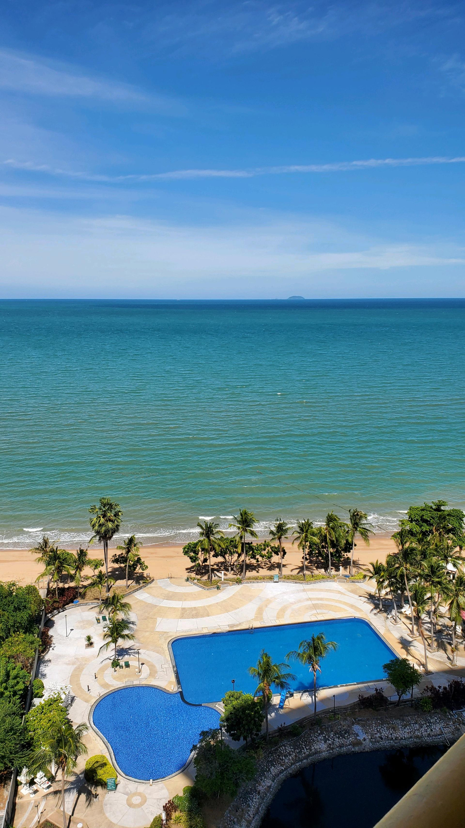 🔆Beautiful Beachfront Sunshine Beach Condotel🔆
