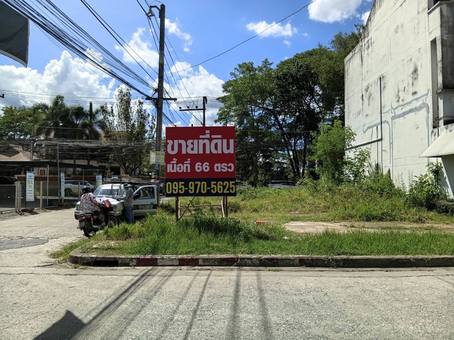 🏡 Rare Corner Plot in Chiang Mai Land – Prime Urban Investment