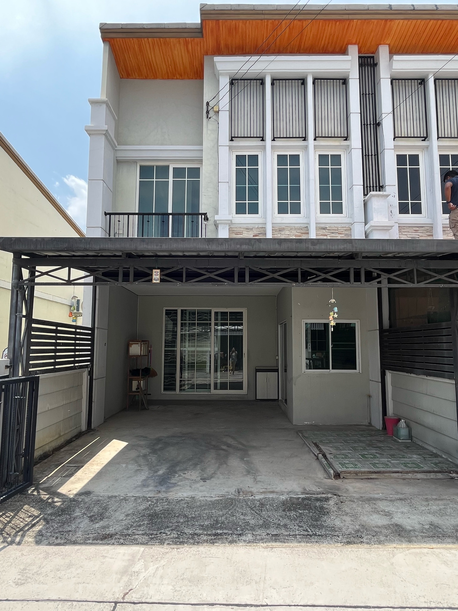 Large corner townhome for rent in Golden Town Wong Sawang-Ratchada project.联排别墅出租