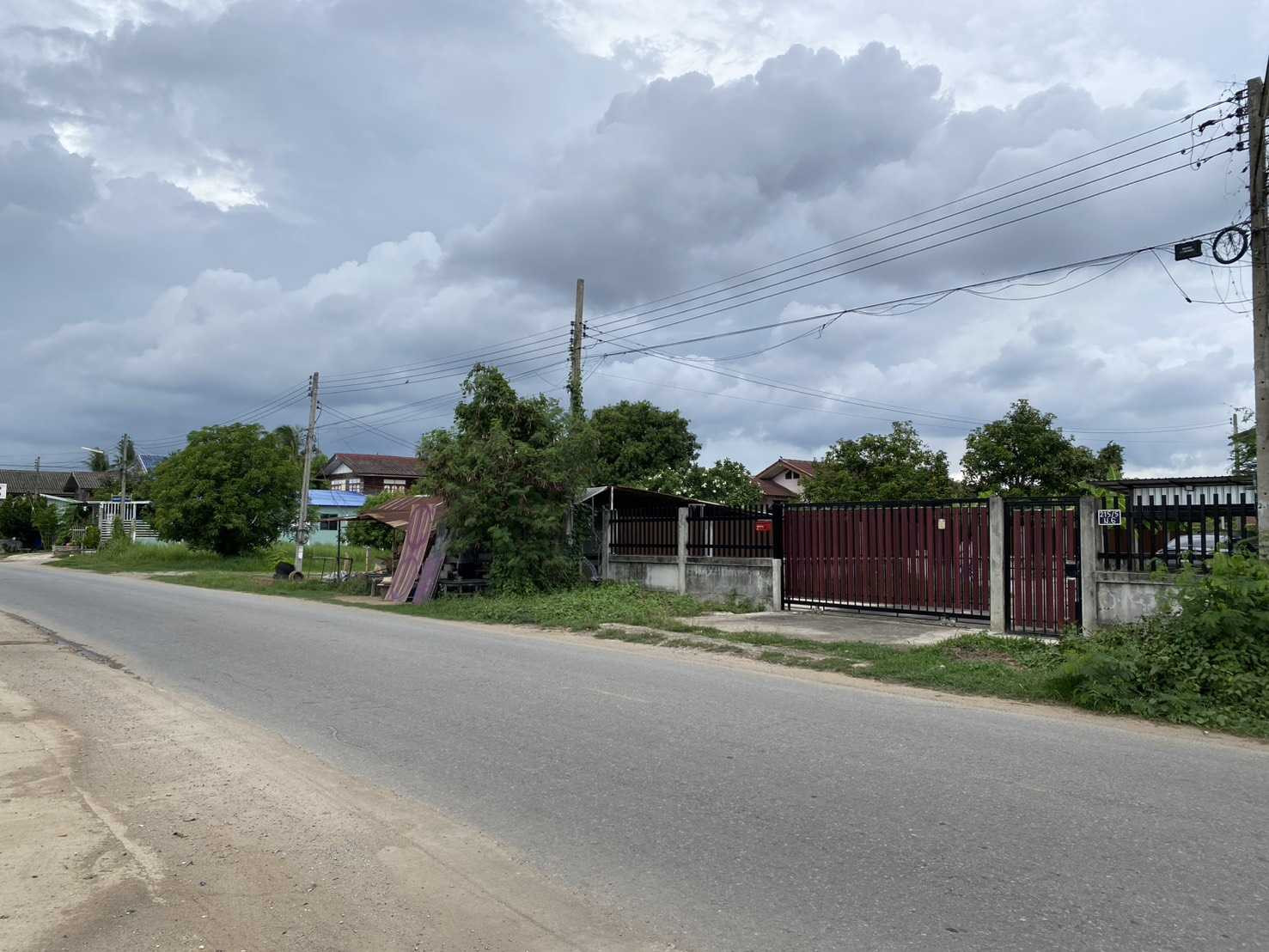 Big house, usable area 300 sq m. with garden around the house. Big house, usable area 300 sq m. with garden around the house.