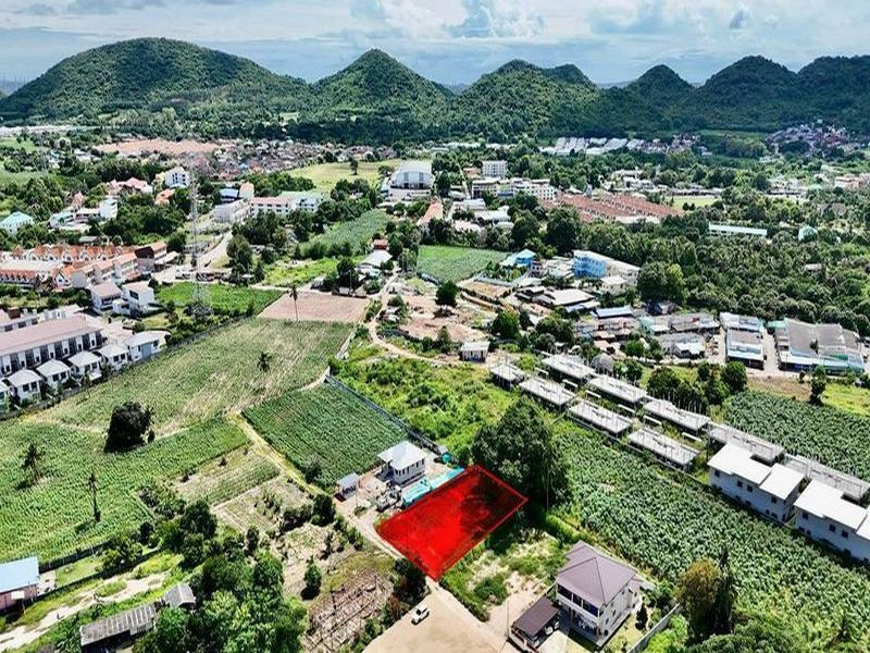 Investment opportunity! Prime land for sale in Sriracha, 1 rai (approximately 1600 sq m). Peaceful atmosphere, close to Central and Robinson department stores. Investment opportunity! Prime land for sale in Sriracha, 1 rai (approximately 1600 sq m). Peaceful atmosphere, close to Central and Robinson department stores.