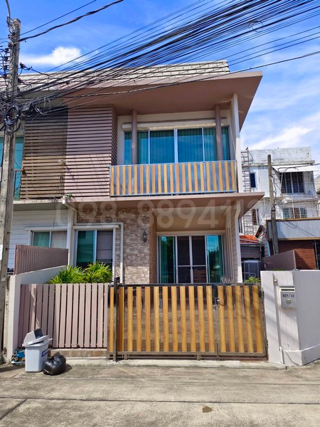 ขายทาวน์เฮ้าส์ 2 ชั้น หลังมุม สภาพสวยพร้อมอยู่ เดอะคัลเลอร์ส วงแหวน เสรีไทย เนื้อที่ 25.1 ตรว 3นอน 2น้ำ แต่งครบพร้อมเข้าอยู่ได้เลย ขายทาวน์เฮ้าส์ 2 ชั้น หลังมุม สภาพสวยพร้อมอยู่ เดอะคัลเลอร์ส วงแหวน เสรีไทย เนื้อที่ 25.1 ตรว 3นอน 2น้ำ แต่งครบพร้อมเข้าอยู่ได้เลย