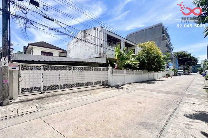 2-story detached house for sale, 185 sq m, Sukhumvit 63, Ekkamai 24, near BTS Ekkamai.