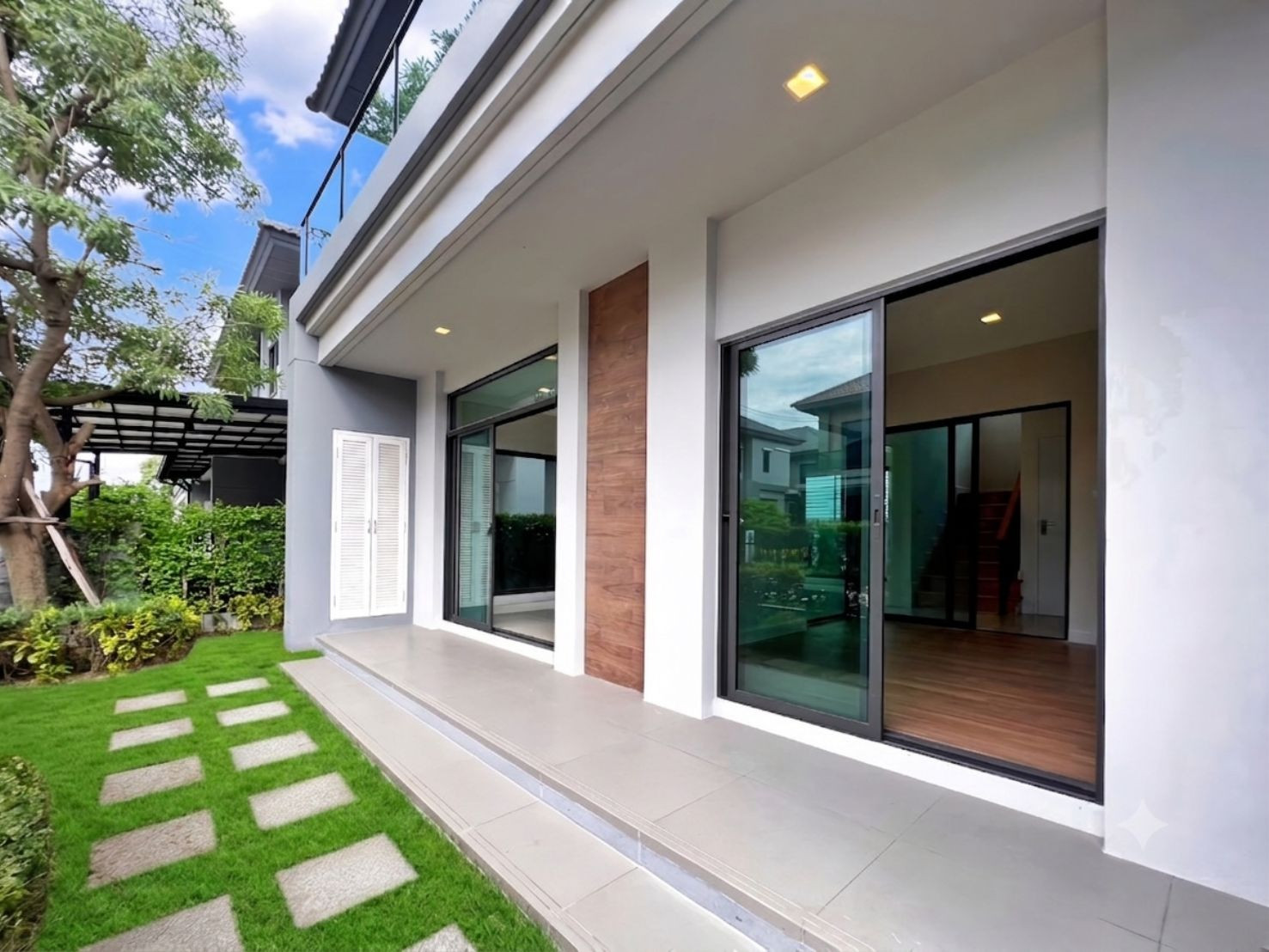 ขาย บ้านใหม่ไม่เคยเข้าอยู่!! เวนิว พระราม 9 (VENUE RAMA 9)  🏡 4 ห้องนอน รองรับผู้สูงอายุ 200+ ตารางเมตร โครงการคุณภาพจาก SC ASSET – รูปที่ 2