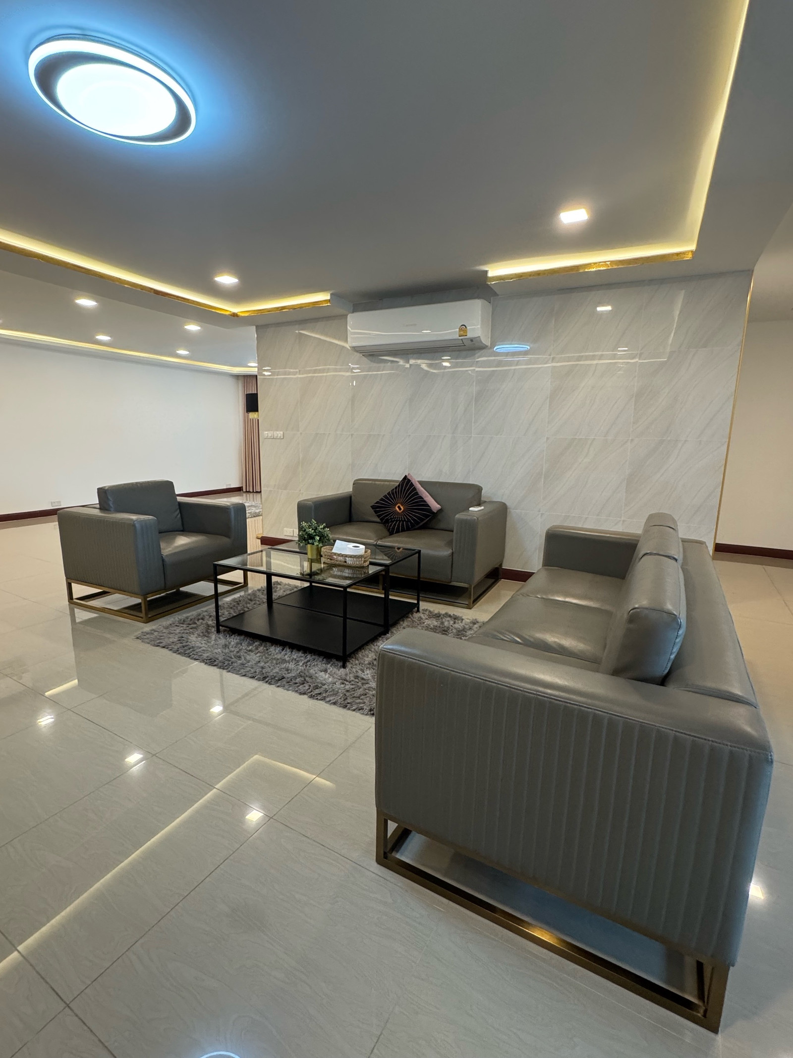 Condo for rent at President Park, large room, recently renovated, ready to move in, dogs can turn 🐶 Condo for rent at President Park, large room, recently renovated, ready to move in, dogs can turn 🐶
