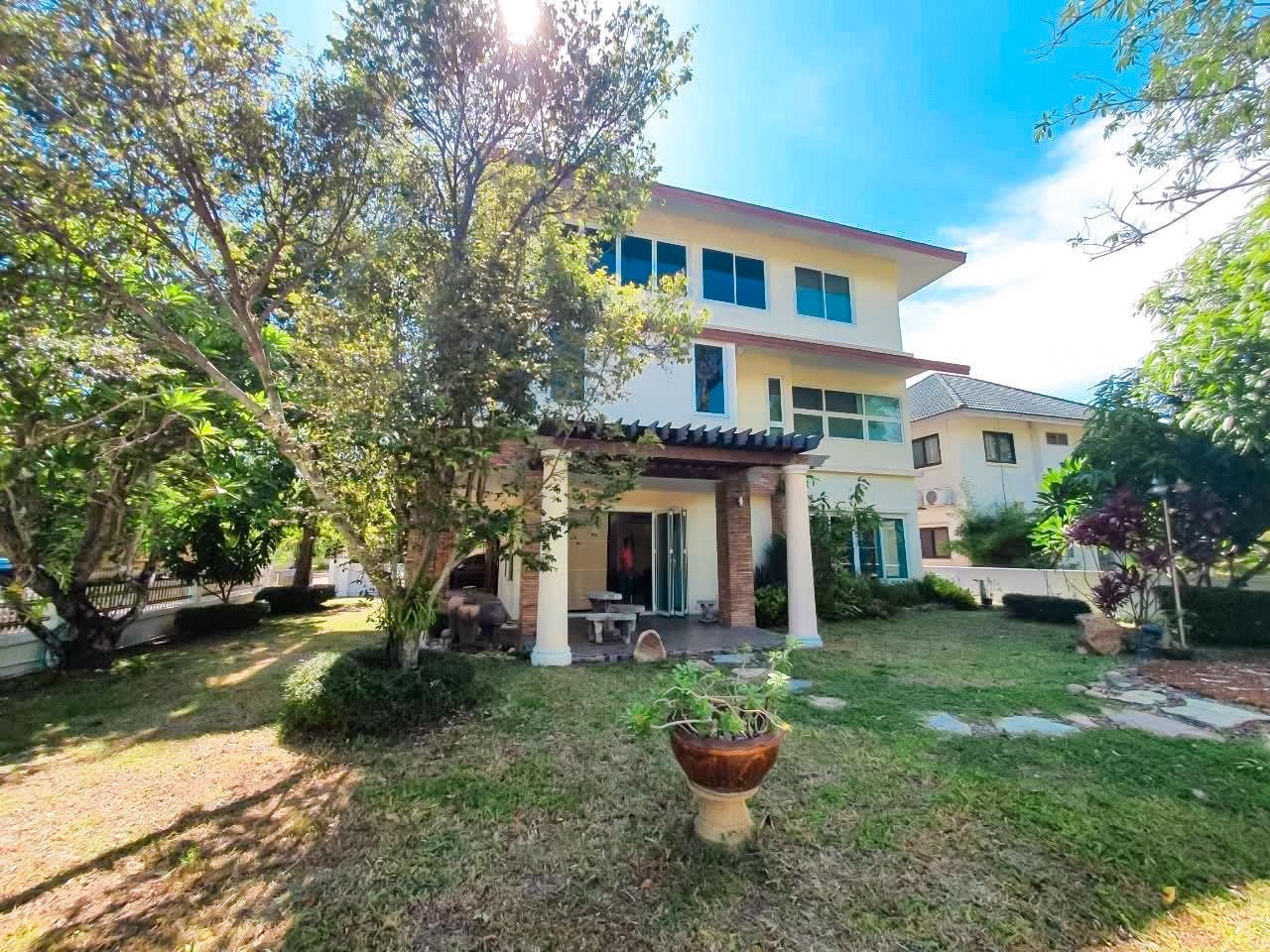 📌 [Urgent sale/ sells it himself] 3-story detached house, Price Beach Village, Rayong, good condition, ready to move in, large house, 150 sq m., free transfer fee!
