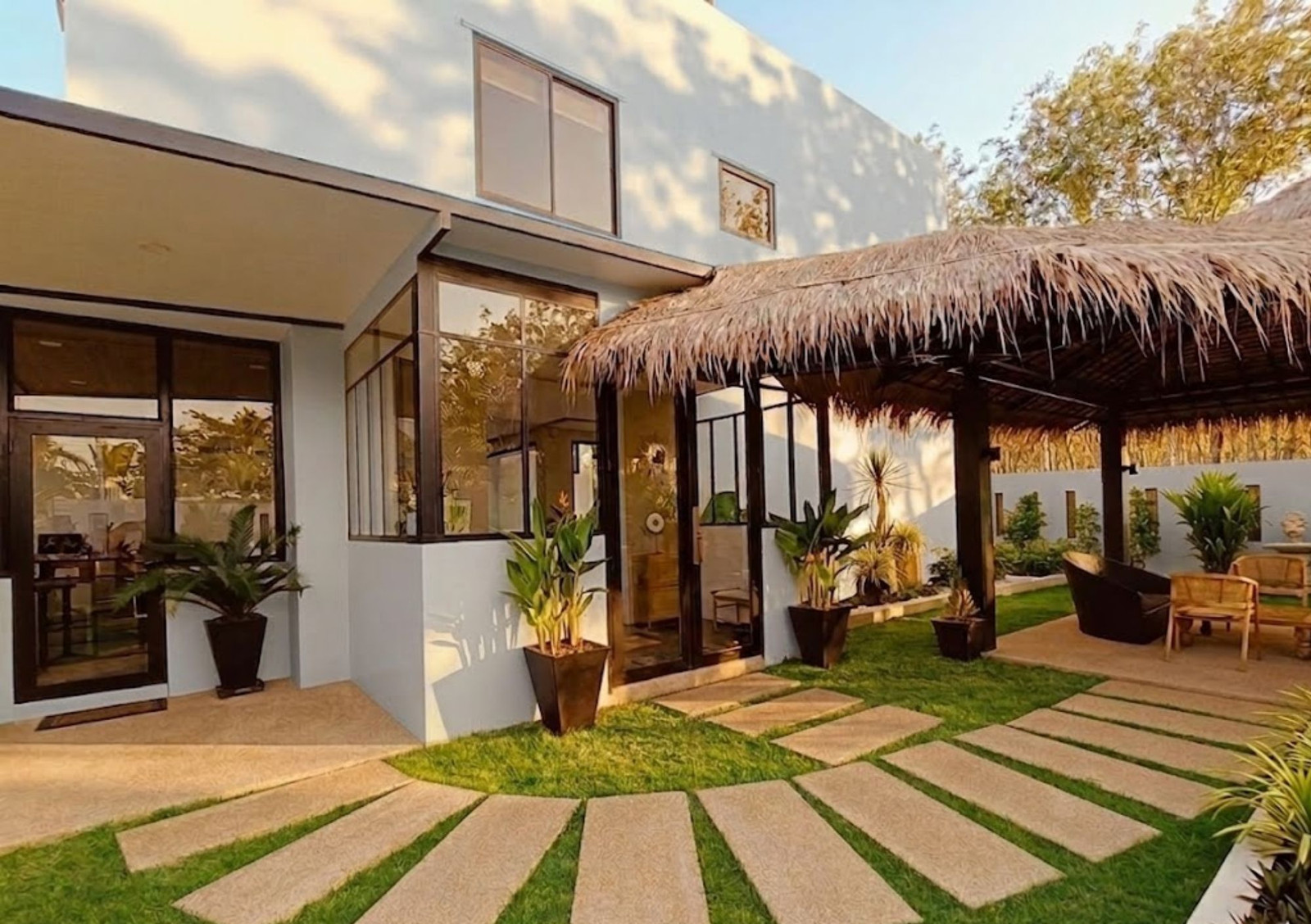 Private Tropical Lifestyle Estate with Pool, Rooftop Terrace & Rare Expansion Land – รูปที่ 3
