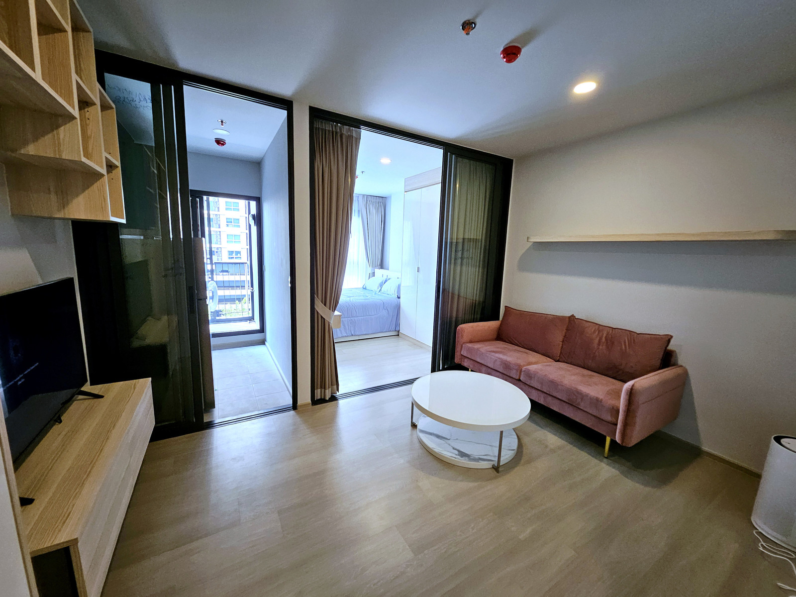 [For rent] Aspire Onnut Station 1 bedroom, 30.5 sq m, beautifully decorated in Cozy style, warm like home. Plenty of built-in storage, near BTS On Nut, just bring your bags and move in!   [FOR RENT] Cozy & Stylish 1-BR at Aspire Onnut Station (30.5 sq
