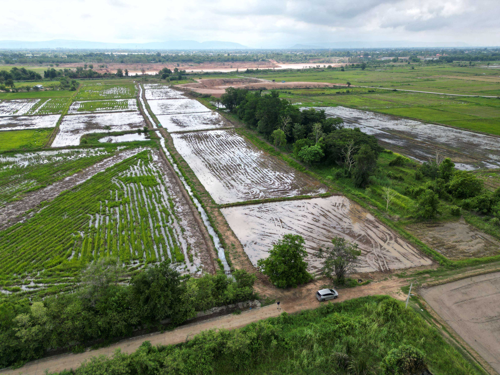 16 rai of land, location near the community Suitable for agriculture and future development. 16 rai of land, location near the community Suitable for agriculture and future development.