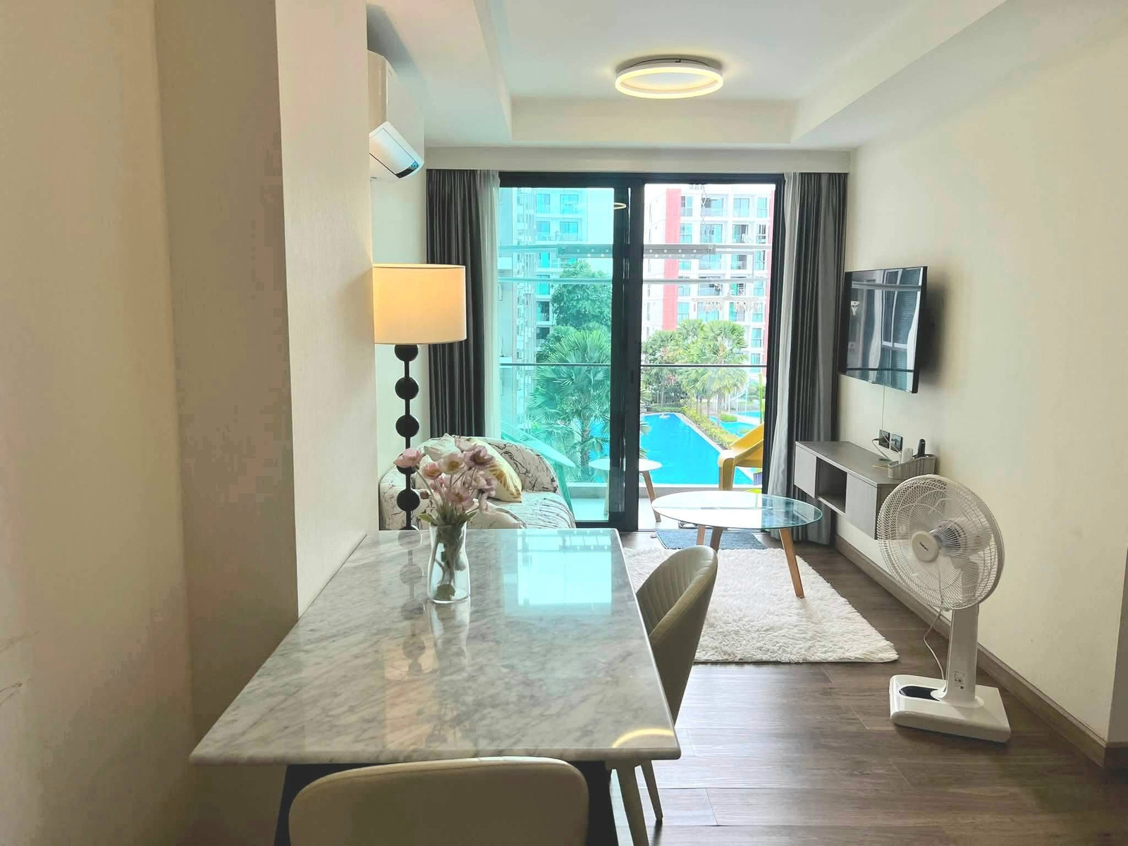 For rent: The one condo, 4th floor, size 37 sq m., pool view.