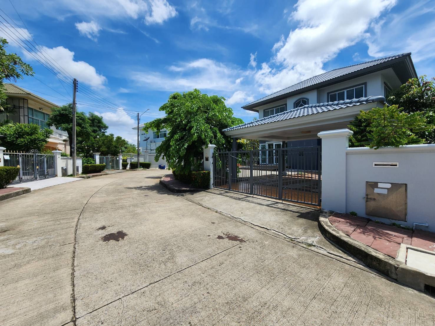 Single house for sale, 95 sq m., Supalai Orchid Park Rama 2, Phanthai Norasing, 4 bedrooms, 4 bathrooms, good location, in front of the project, renovated, added, ready to move in, selling below appraised price. Single house for sale, 95 sq m., Supalai Orchid Park Rama 2, Phanthai Norasing, 4 bedrooms, 4 bathrooms, good location, in front of the project, renovated, added, ready to move in, selling below appraised price.
