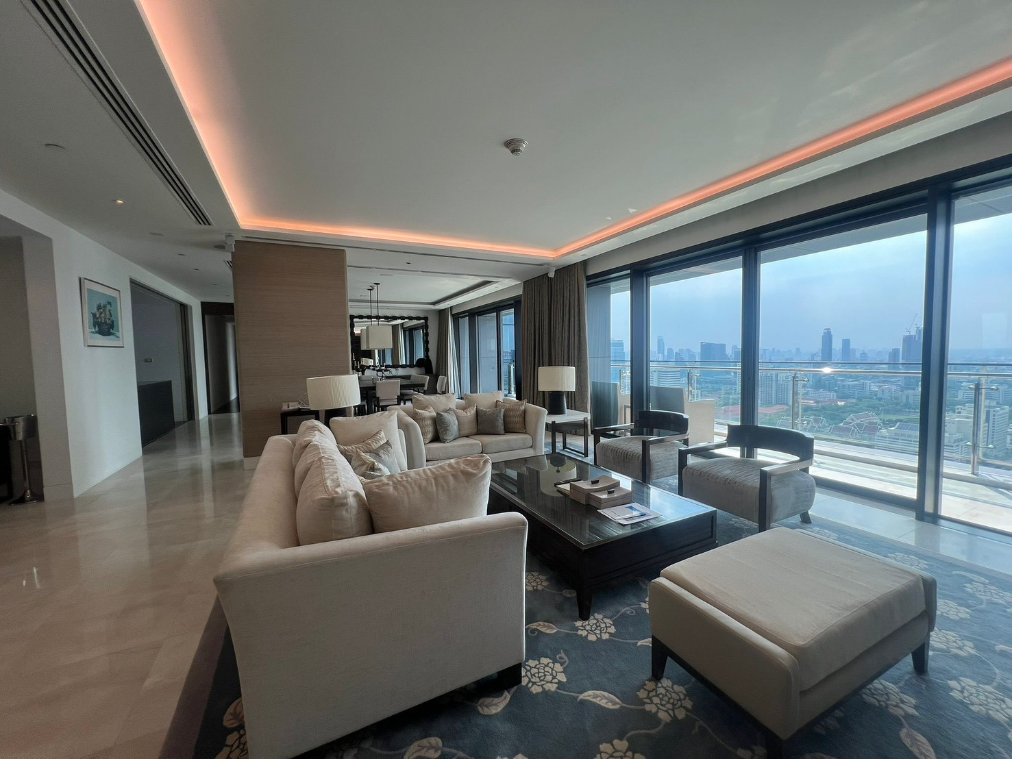 ให้เช่า The St. Regis Bangkok ไซส์ยักษ์ 300 ตร.ม. 3 ห้องนอน สุดยอดทำเลราชดำริ