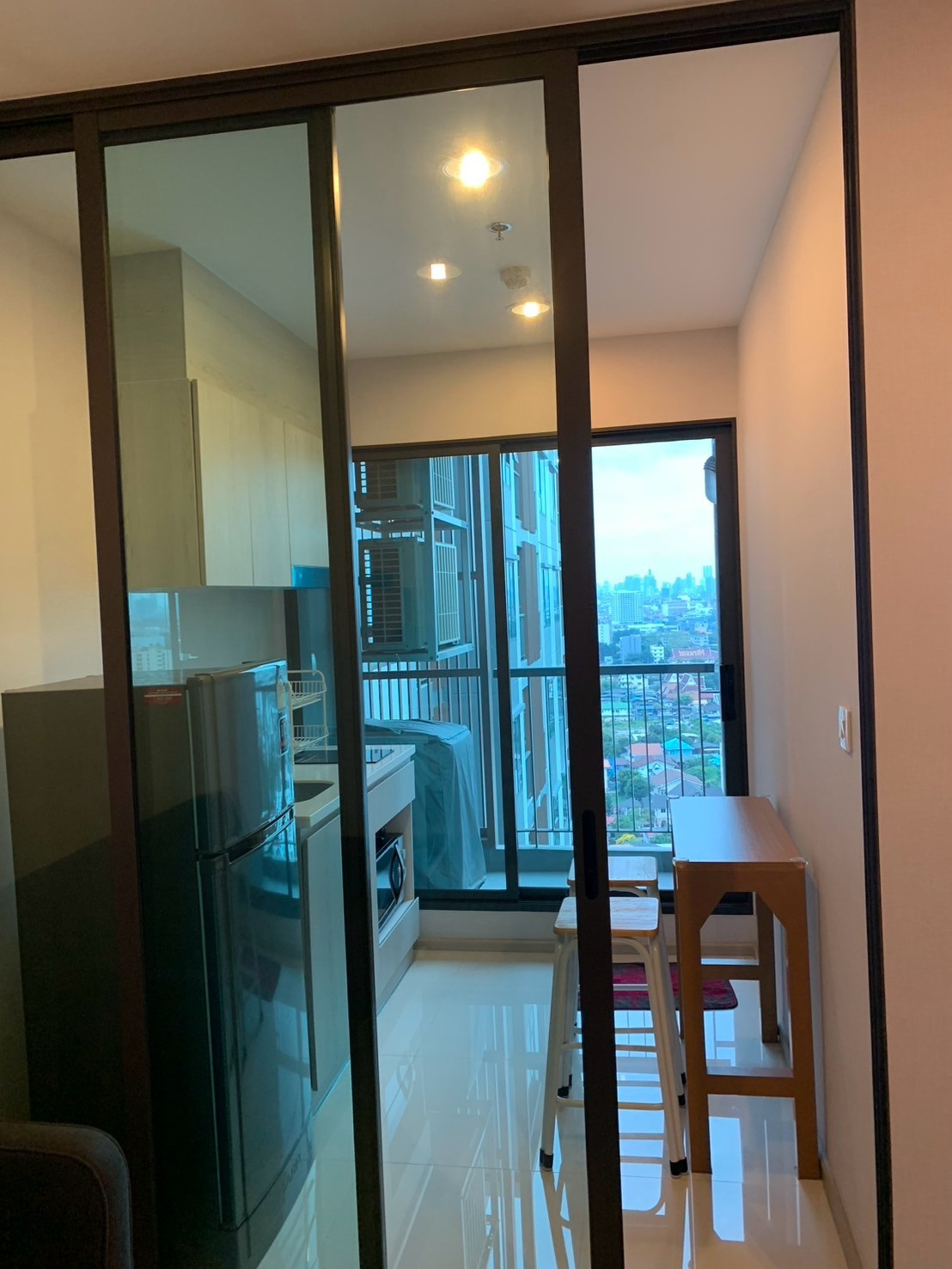 📍 ให้เช่า คอนโด Life Pinklao
📌 ชั้น 21 line @900cqqhk tel 0859114585 
📐 ขนาด 30 ตร.ม.
🛏 1 ห้องนอน | 🚿 1 ห้องน้ำ | 📺 1 ห้องนั่งเล่น
💵 ค่าเช่า 14,000 บาท/เดือน
(✅ มีที่จอดรถ)
📑 สัญญา 1 ปี (ประกัน 2 เดือน + ล่วงหน้า 1 เดือน)
✨ เฟอร์นิเจอร์ ครบ
• – รูปที่ 3
