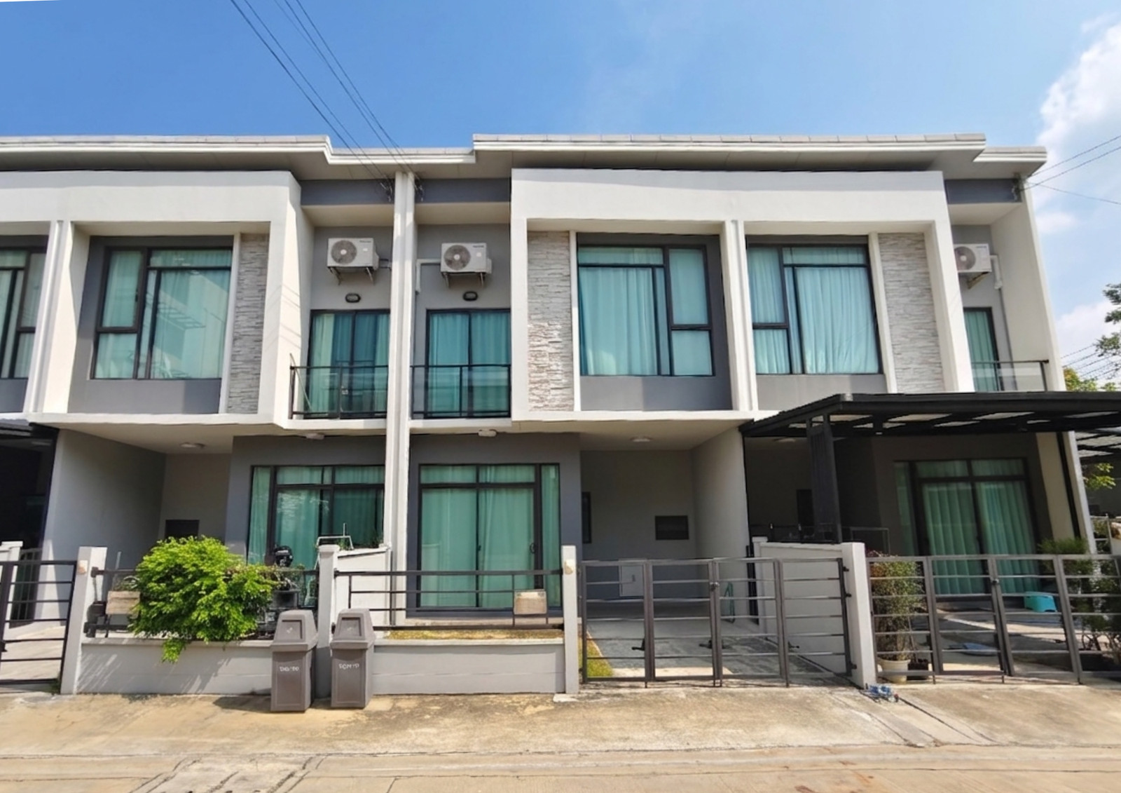 ขายทาวน์โฮม 2 ชั้น "แกรนด์พลีโน่ วัชรพล-สุขาภิบาล 5" ขายทาวน์โฮม 2 ชั้น "แกรนด์พลีโน่ วัชรพล-สุขาภิบาล 5"