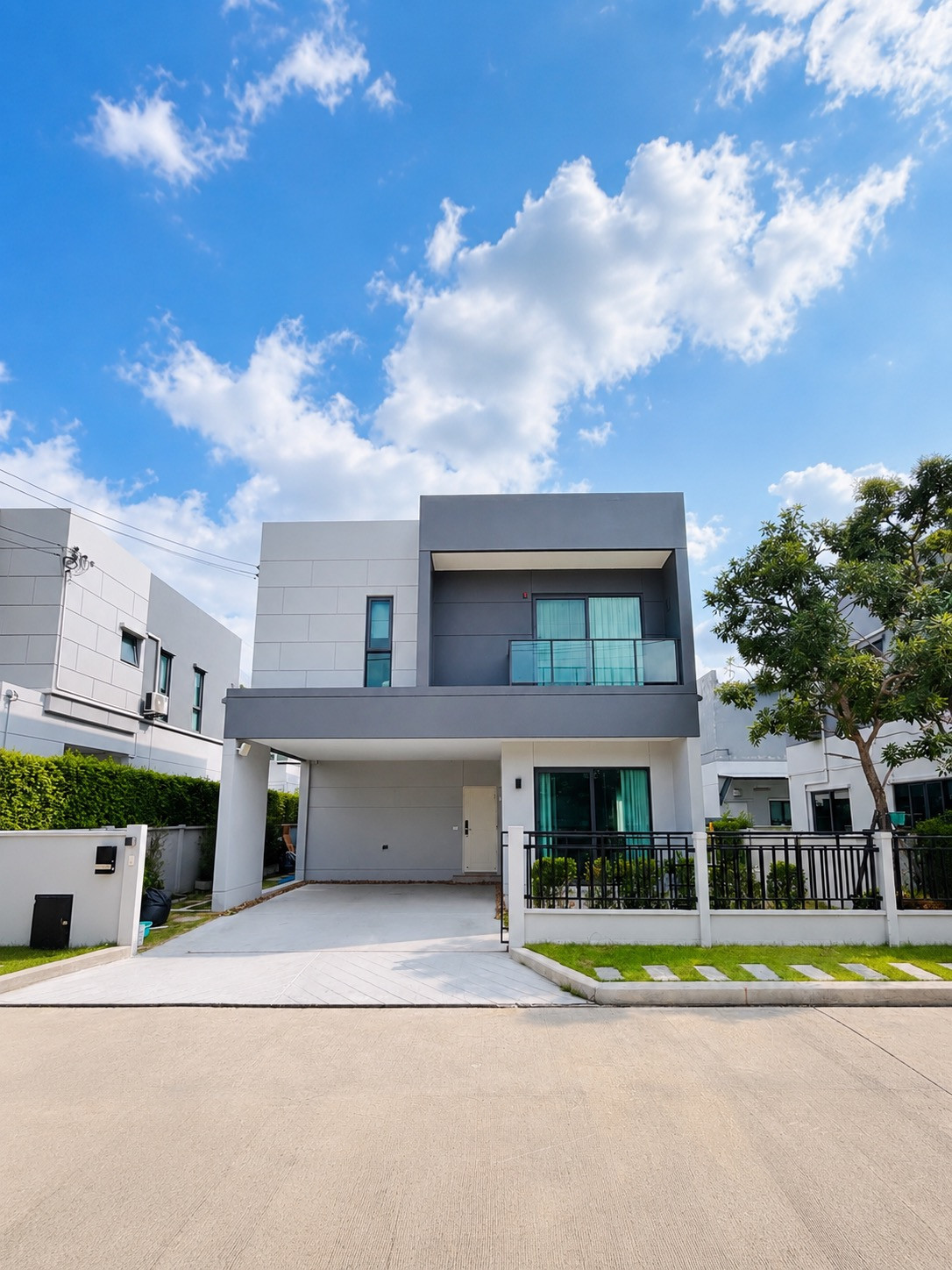 Single house for rent, Centro Bangna Phase 1, Modern Minimal style, private location house, ready to move in (Rt-01) Single house for rent, Centro Bangna Phase 1, Modern Minimal style, private location house, ready to move in (Rt-01)